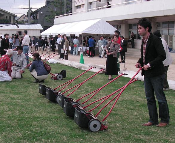 写真「芝刈り１」